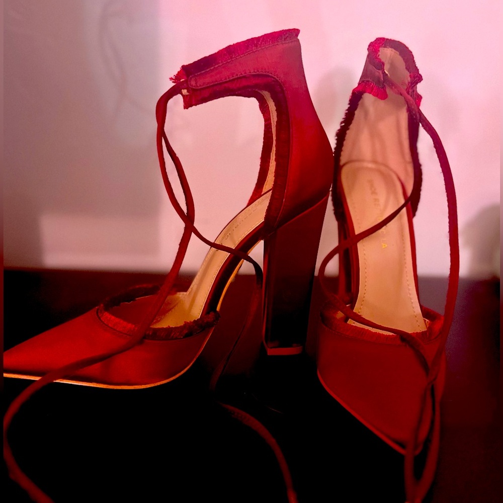 Barely worn  size 6.5 Shoe Republia LA
